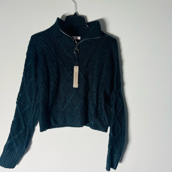 BCBG BCBGeneration Knit 1/2 Zip Sweater Top Black Cable Knit Size small crop - Picture 10 of 10